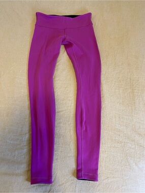 Lululemon Vibrant Magenta/black reversible leggings 8
